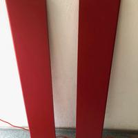 Mensole rosse con viti a scomparsa