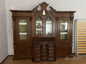 Imponente Credenza Monumentale