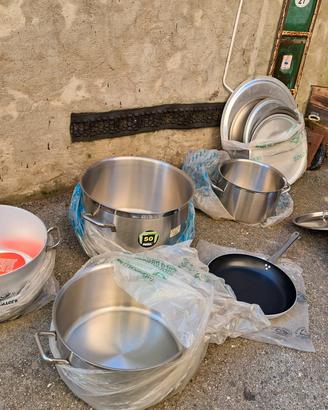 Pentole ristorante e affettatrrice