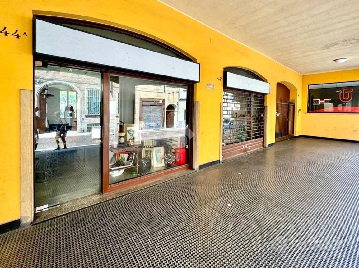NEGOZIO A PIACENZA