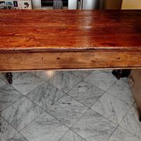 Tavolo d'epoca in legno massello