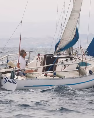 Piccolo cabinato a vela