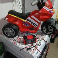 triciclo elettrico peg Perego ducati