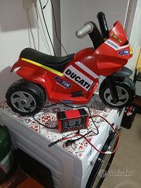 triciclo elettrico peg Perego ducati