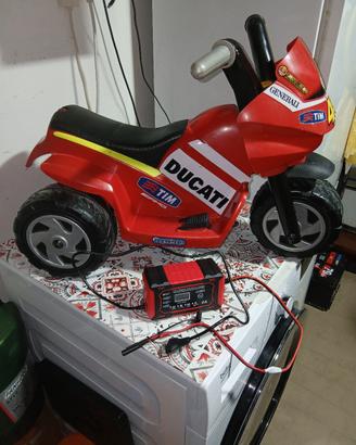 triciclo elettrico peg Perego ducati