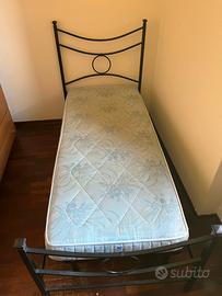 Letto singolo in ferro battuto