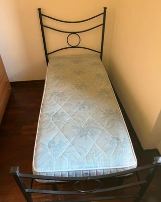 Letto singolo in ferro battuto