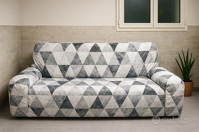 Divano tre posti con copri divano moderno