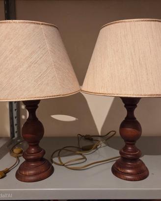 Coppia di abatjour in legno e lume in lino