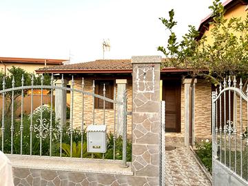 Villetta indipendente su unico livello arredata