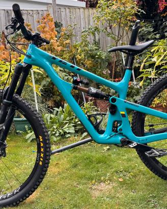 Yeti SB150 TURQ Carbon – enduro top di gamma