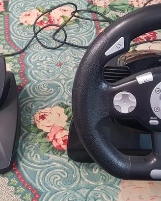 Volante e pedaliera per videogames