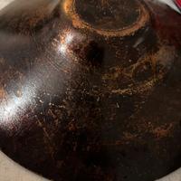 Centrotavola decorativo marrone con effetto oro