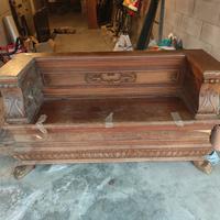 Cassapanca in legno impiallacciato in stile.
