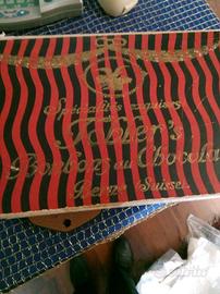 Antica scatola cartone