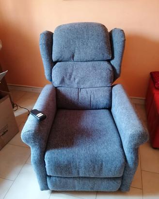 poltrona sanitaria reclinabile con telecomando 