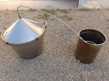 Alambicco in acciaio inossidabile.