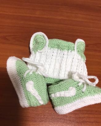 Cappellino e scarpette bimbi