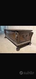 Antica cassapanca in legno con lesene
