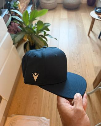 Cappello con visiera macron mai usato