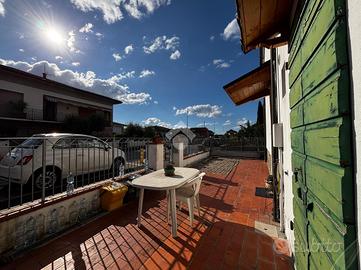 CASA SEMINDIPENDENTE A MASSA E COZZILE