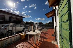 CASA SEMINDIPENDENTE A MASSA E COZZILE