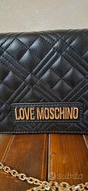 Borse con catenella "LOVE MOSCHINO"
