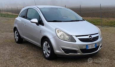 Opel Corsa 1.2 3 porte b-color