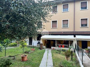 VILLA A SCHIERA A BRESCIA