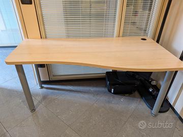 Scrivanie e tavoli