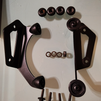 Attacchi/staffe per parabrezza scooter