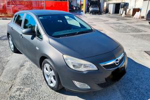Opel Astra J 1.7 CDTI - Nero Opaco - Meccanica in 