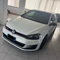 Volkswagen Golf GTI Business Performance 2.0 TSI D