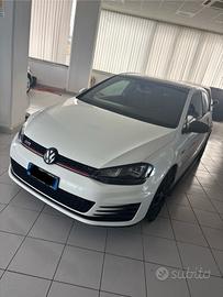 Volkswagen Golf GTI Business Performance 2.0 TSI D