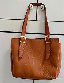Borsa da donna vera pelle color cuoio frmata.