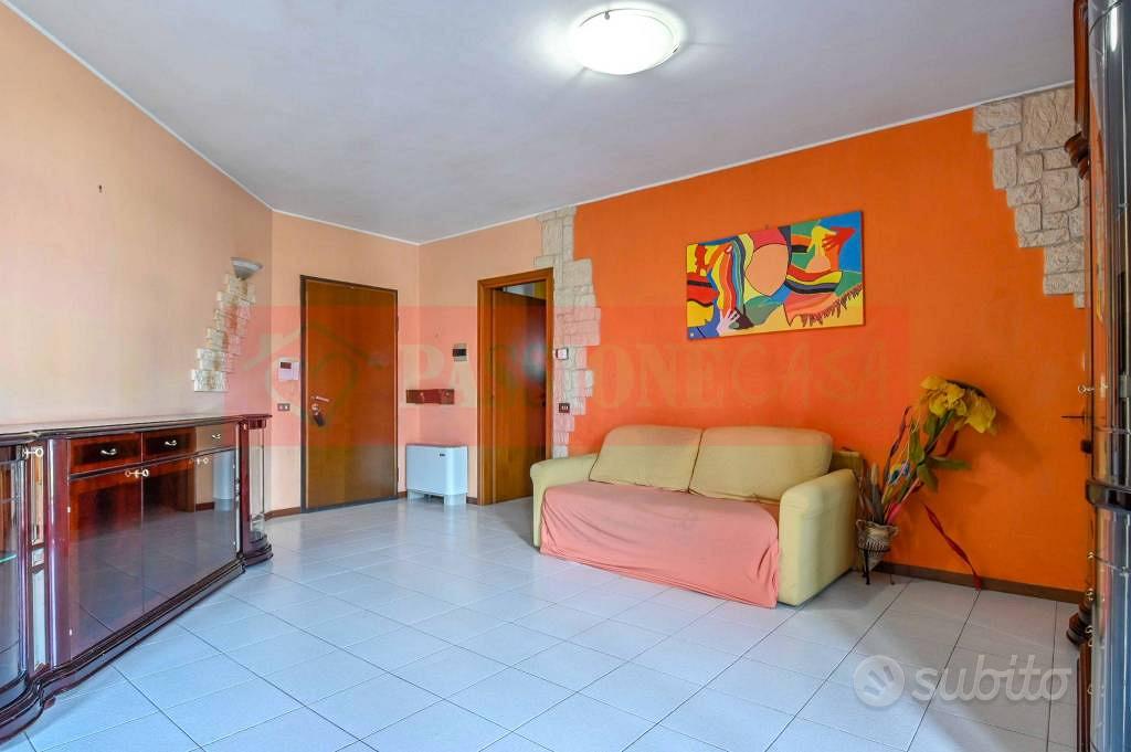 Appartamento di 124 m² con 4 locali e box auto a S - Altro