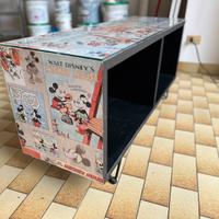 Mobile fatto a mano con ripiano in vetro