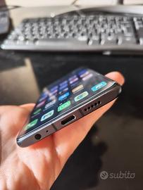 Huawei p30 tenuto benissimo e completo