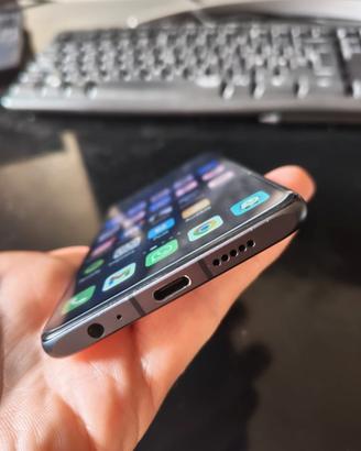 Huawei p30 tenuto benissimo e completo