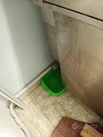 Banco in acciaio con vasca refrigerata e banchi