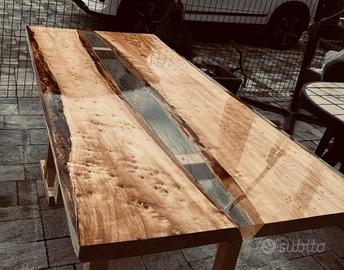 Tavolo legno e resina (river table)