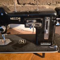 Macchina da Cucire Antica Necchi