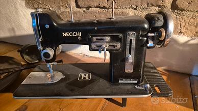 Macchina da Cucire Antica Necchi
