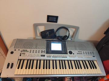 Yamaha PSR S700