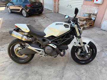Ducati monster 696 2009