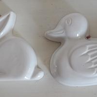 Teglia di ceramica a forma di animale 