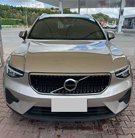 Volvo xc40 t2 anno 2023