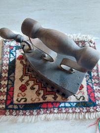 Ferro da stiro antico