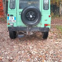 Land Rover Defender 