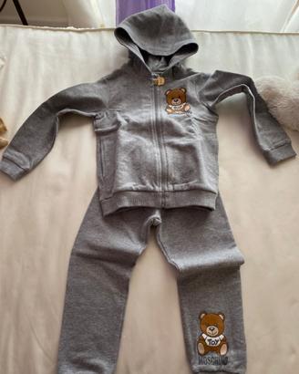 Abbigliamento firmato tre anni